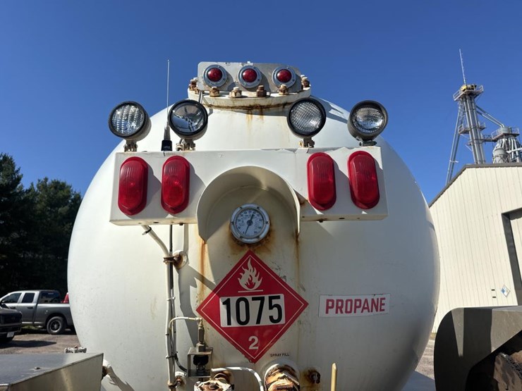 #1803-•-2011-international-durastar-tanker-truck-image-14