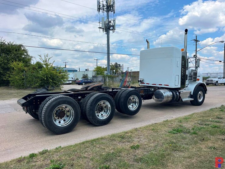 2013-kenworth-t800-image-3