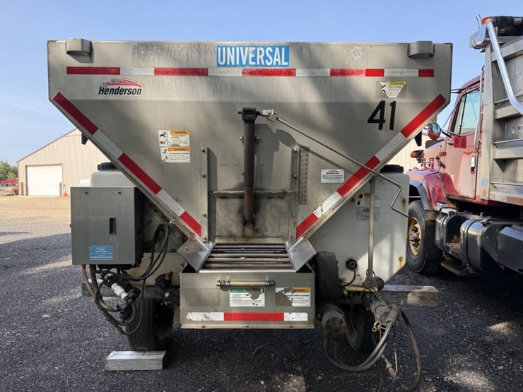 #1224-•-15’-v-box-stainless-steel-salt-spreader-image-4
