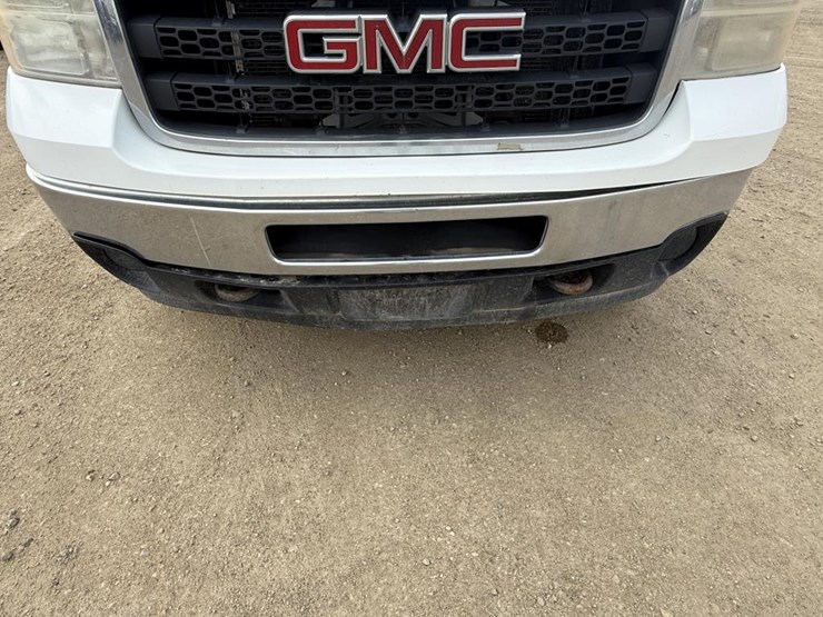 2011-gmc-2500hd-image-17