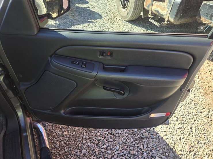 2007-chevrolet-silverado-image-32