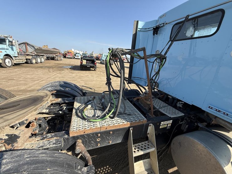2015-kenworth-t800-image-26