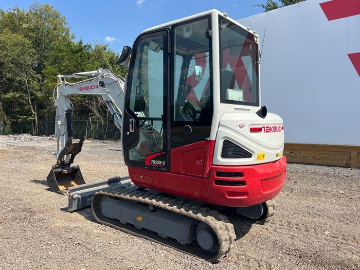2021-takeuchi-tb235-2-image-2