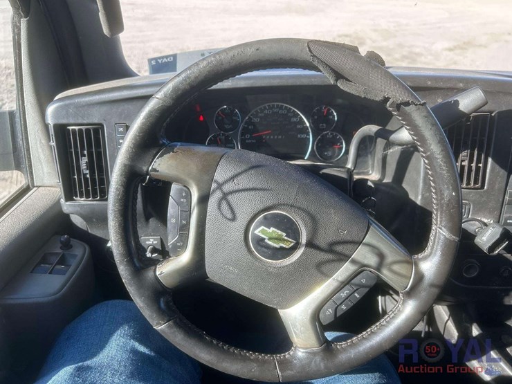 2019-chevrolet-express-2500-image-17