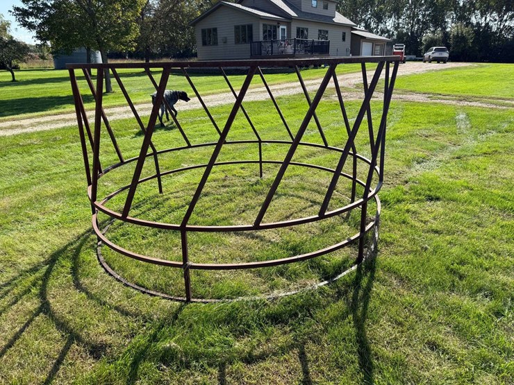 round-bale-feeder,-1”-square-tubing,-54”-tall.-this-item-is-located-in-south-dakota,-therefore-south-image-3