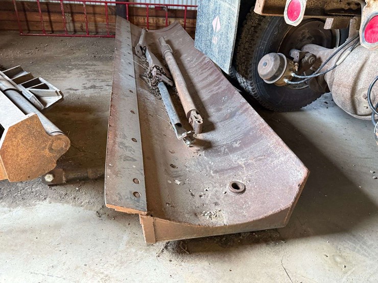 12’-road-grader-wing-and-bracket,-unknown-what-it-fits-image-2
