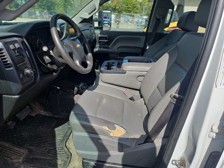 2017-chevrolet-3500hd-image-17