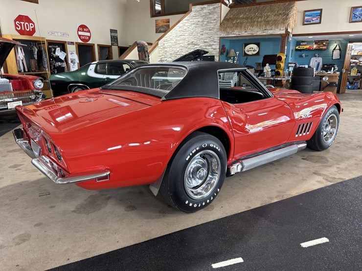 #1390-•-1969-chevrolet-corvette-stingray-car-image-5