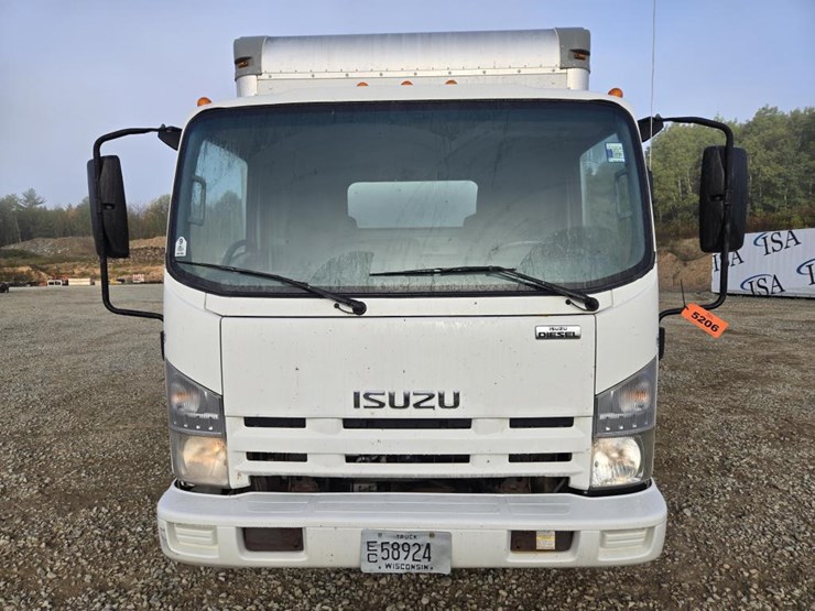 2015-isuzu-npr-hd-image-8