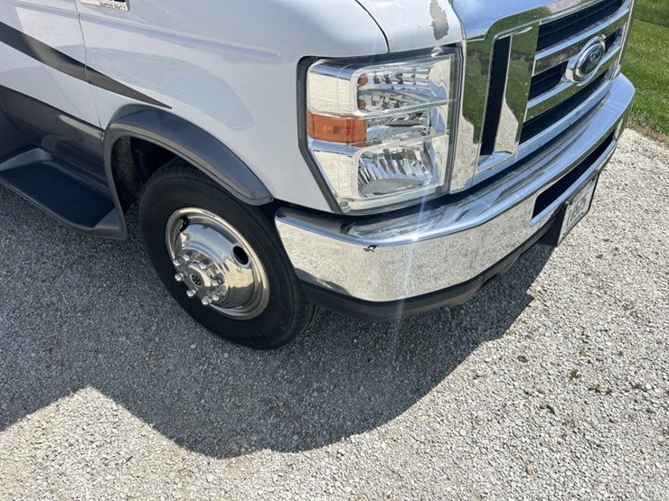 2017-ford-e450-image-26