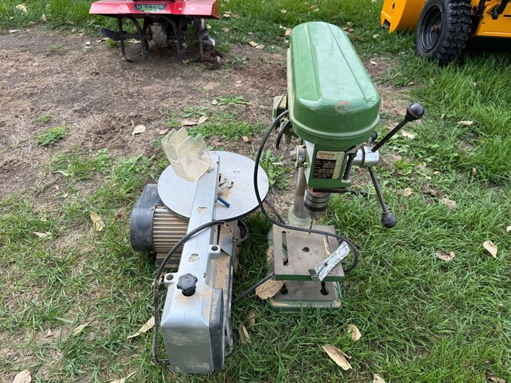 dremel-16”-scroll-saw-and-central-drill-press-model-884-(1/2”-chuck)-image-3