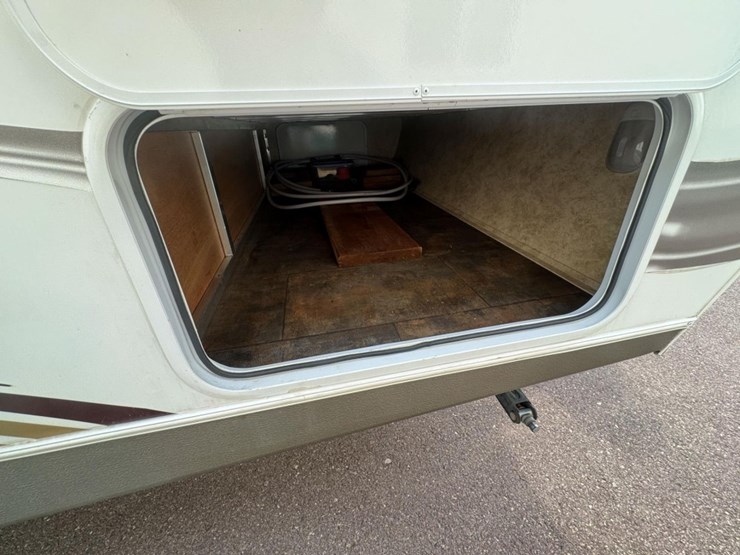 #2285-•-2010-keystone-bullet-250rks-camper-image-19