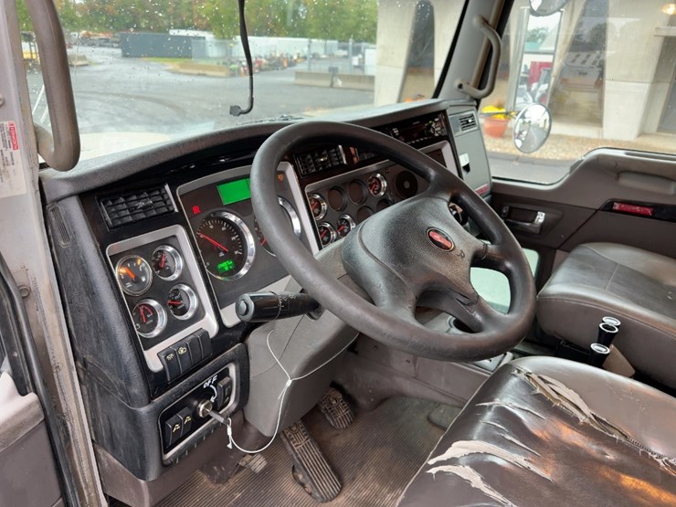 2015-kenworth-t440-image-23