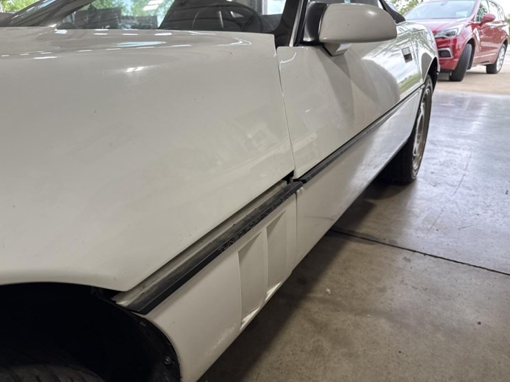 #1399-•-1990-chevrolet-corvette-convertible-car-image-10
