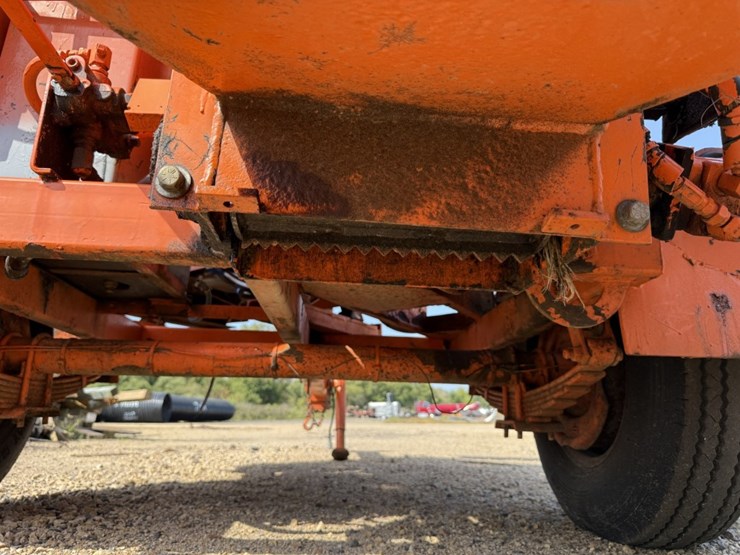 #1233-•-towable-wood-chipper-image-38
