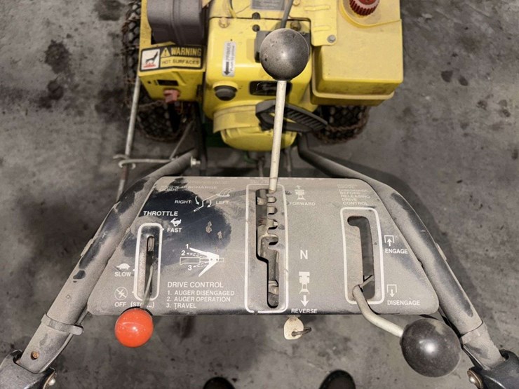 john-deere-826-walk-behind-snow-blower,-26”,-8-hp,-5-speed,-with-tire-chains,-electric-start-image-8