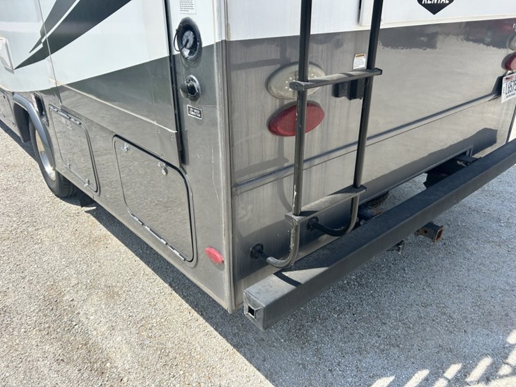2017-ford-e450-image-16