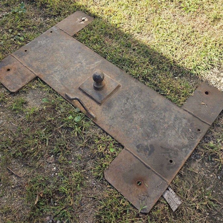 5th Wheel Plate our of a Fork Pickup, 4 Bolt Pattern, 2 5/16” Ball