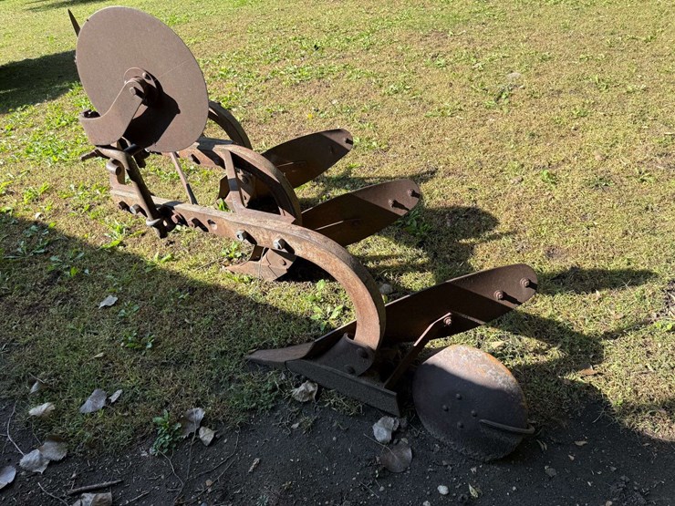 3-bottom-ferguson-plow,-3pt-hookup-image-4