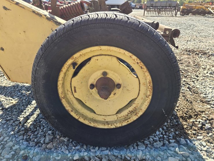 new-holland-404-image-13