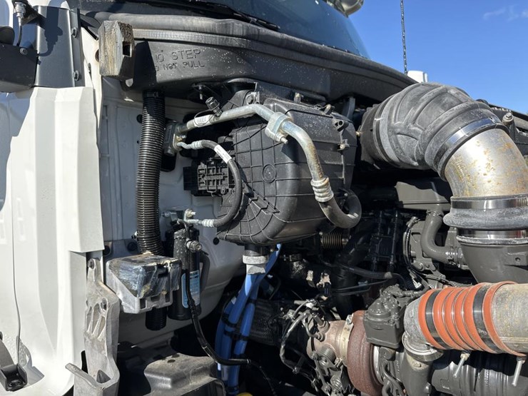 2025-kenworth-t880-image-63