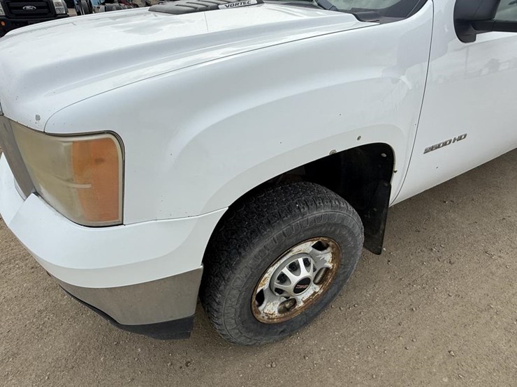 2011-gmc-2500hd-image-8