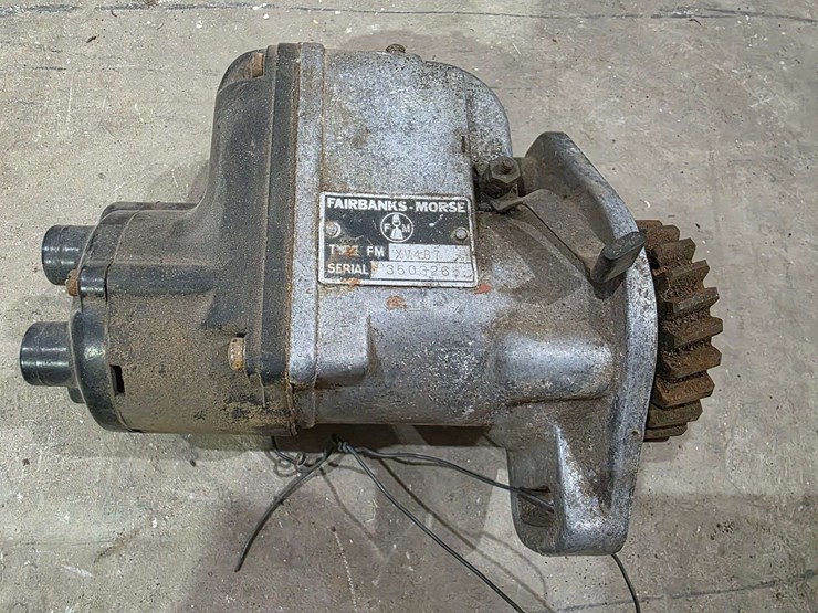 fiarbanks-morse-fm-4-cylinder-magneto,-turns-free,-good-in-pulse-per-seller-image-1