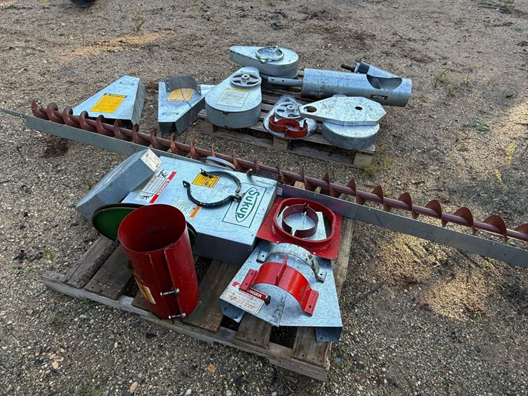 6”-bin-sweep-auger,-10’6”-long-with-misc-grain-bin-accessories-image-4