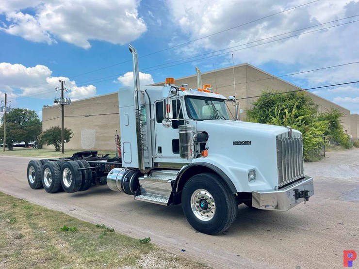 2013-kenworth-t800-image-1
