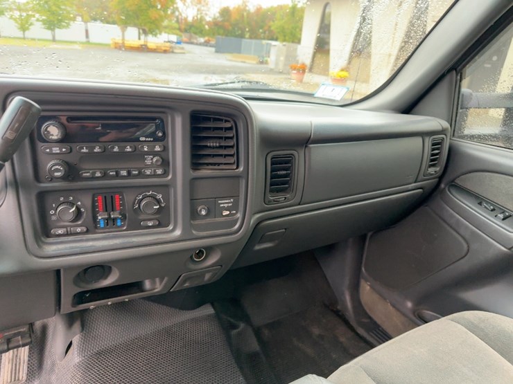 2003-chevrolet-silverado-2500hd-image-17