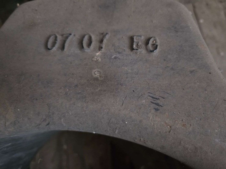 (2)-inside-and-outside-rear-wheel-weight-set-for-case-ih-mfwd-tractor,-(2)-1000lb-weights-and-(2)-50-image-6
