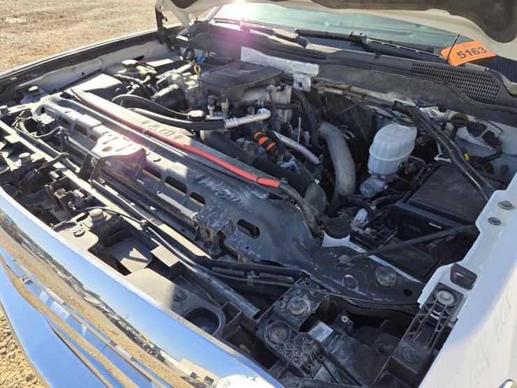 2015-chevrolet-3500-image-43