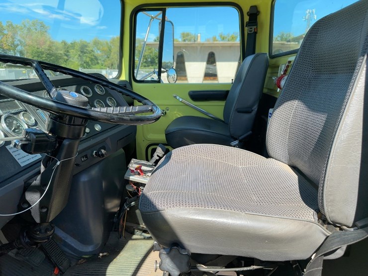 1995-ford-l9000-image-25