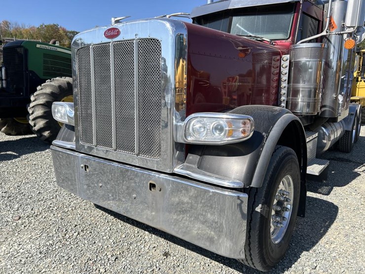 2012-peterbilt-389-image-12