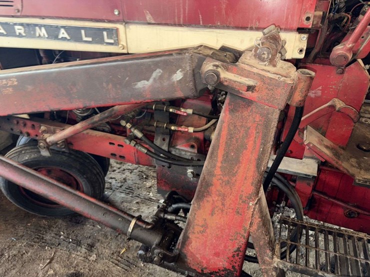 1965-farmall-656-tractor,-open-station,-gas,-nf,-fenders,-15.5-38-rears,-(3)-pair-of-rear-wheel-weig-image-19
