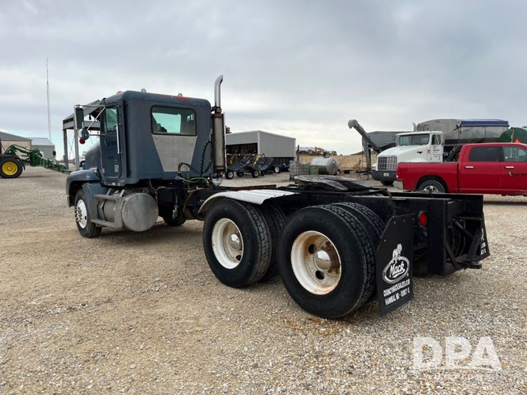 1989-freightliner-day-cab-truck-(jn0784,-unit-06815)-image-14