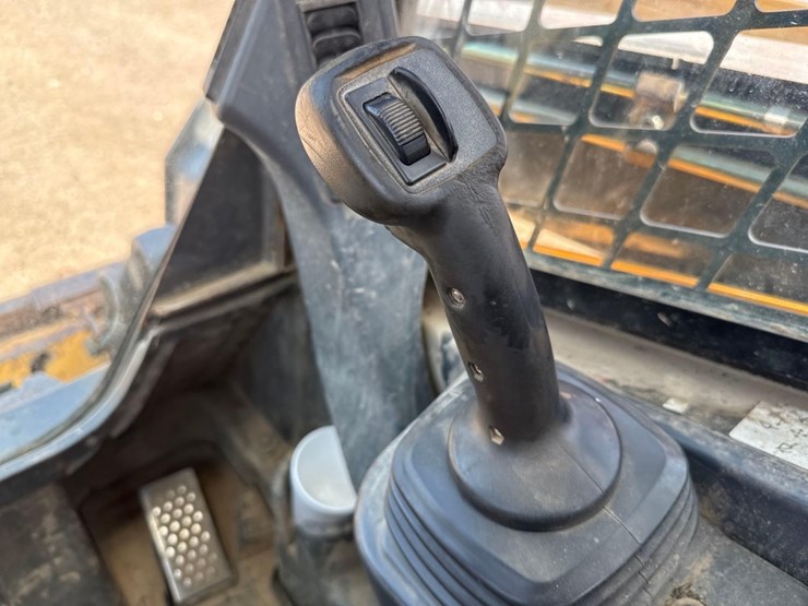 2012-deere-333d-image-33