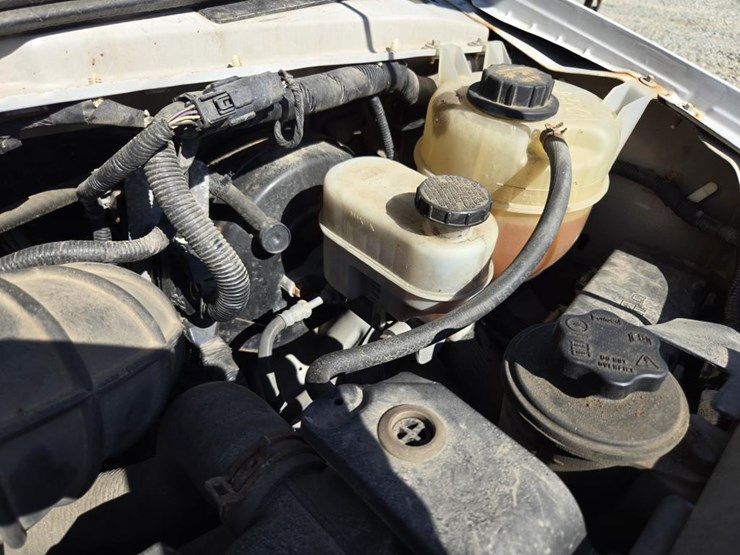 2013-ford-cargo-image-35