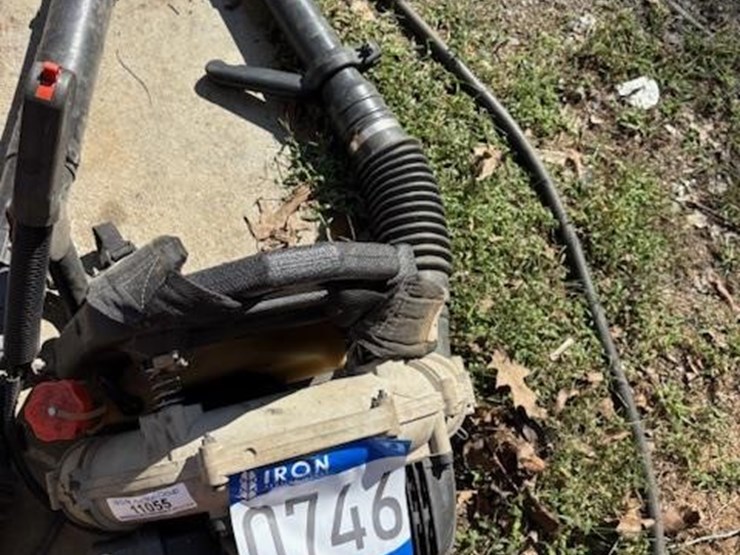 echo-gas-powered-leaf-blower-image-1
