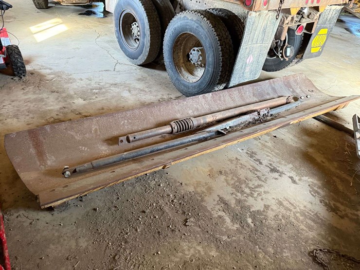 12’-road-grader-wing-and-bracket,-unknown-what-it-fits-image-4