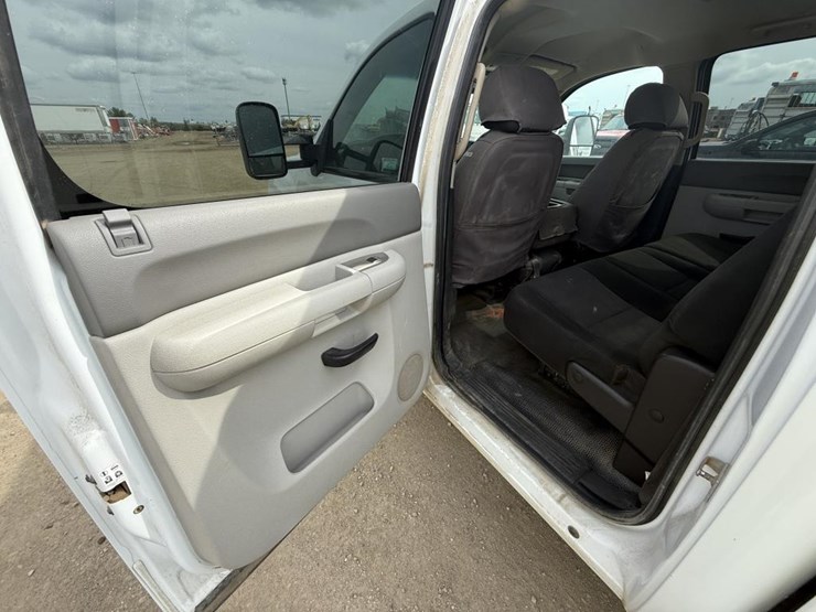 2011-gmc-2500hd-image-49