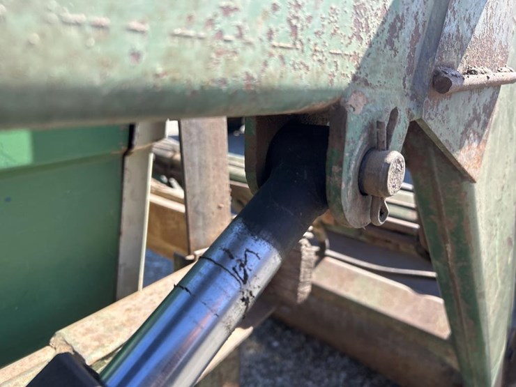 #5217-•-oliver-tractor-w/-loader-image-20