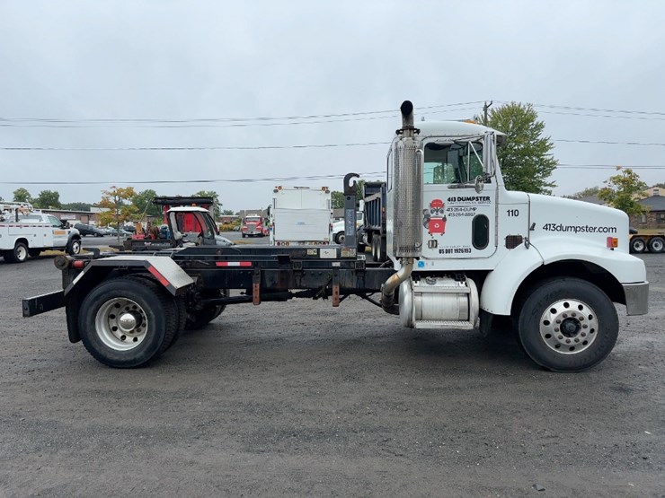 2004-peterbilt-330-image-6