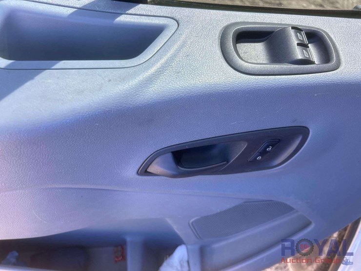 2015-ford-transit-image-10