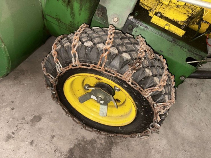 john-deere-826-walk-behind-snow-blower,-26”,-8-hp,-5-speed,-with-tire-chains,-electric-start-image-5