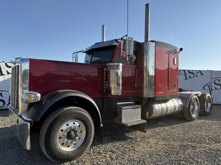 2012-peterbilt-389-image-1