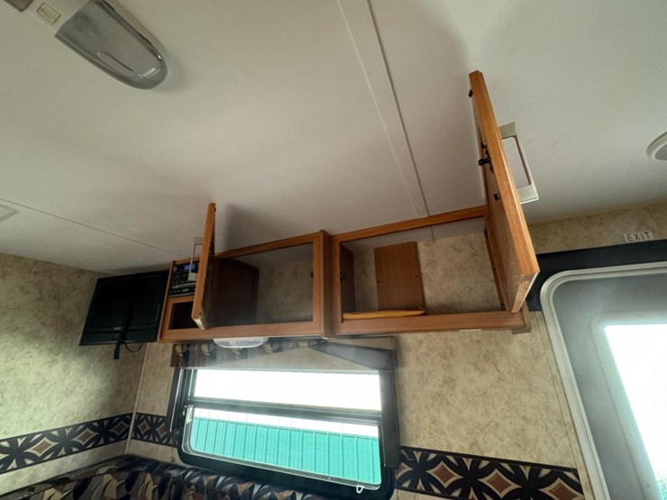 #2285-•-2010-keystone-bullet-250rks-camper-image-30