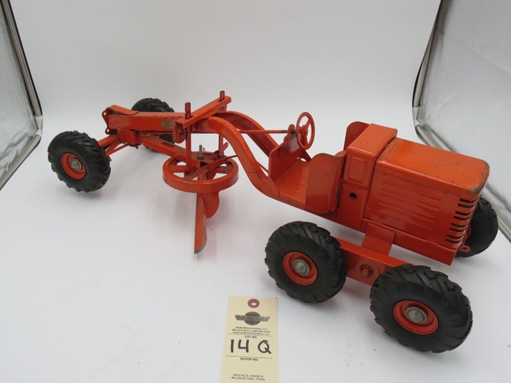 doepke-model-toys-adams-grader-image-3