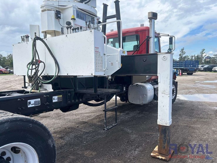 2011-mack-gu713-granite-cooper-tm-1882-18-ton-crane-truck-image-31