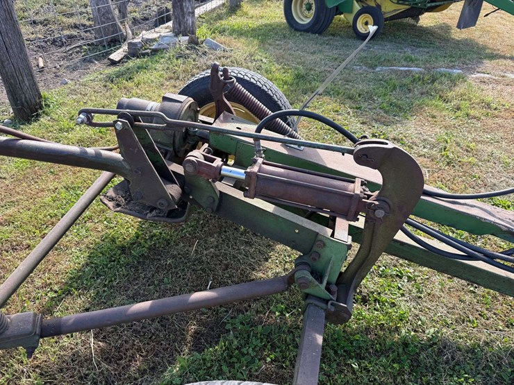 john-deere-no.-11-sickle-mower,-9’-bar,-with-cylinder,-*needs-a-new-pitman*,-rivet-sections.-this-it-image-11